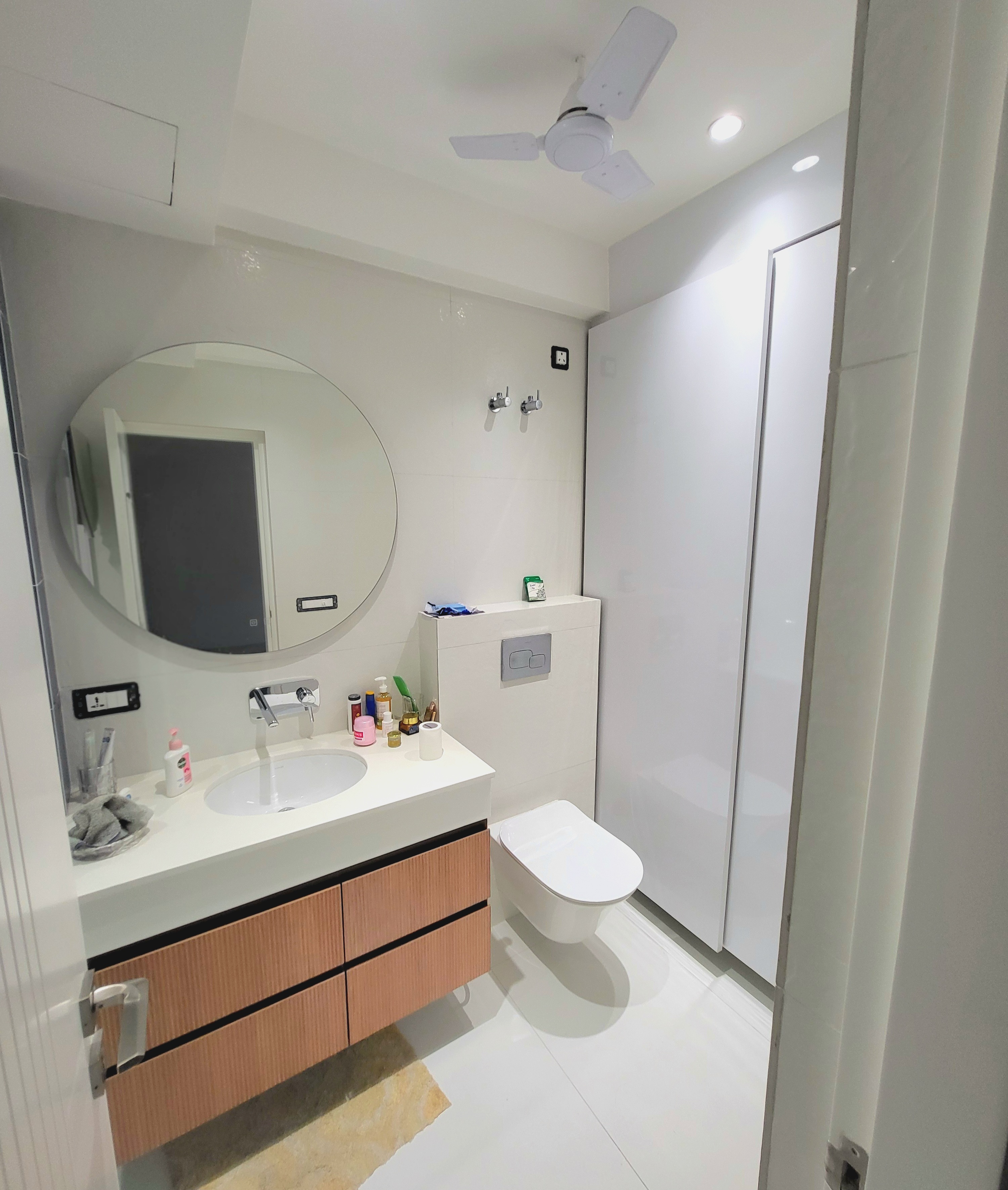 Bathroom (2nd Bedroom)